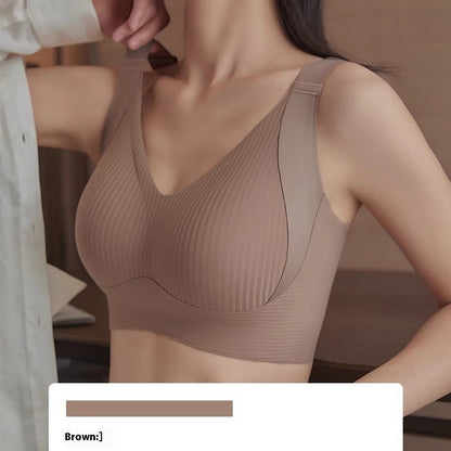 Seamless women's bra